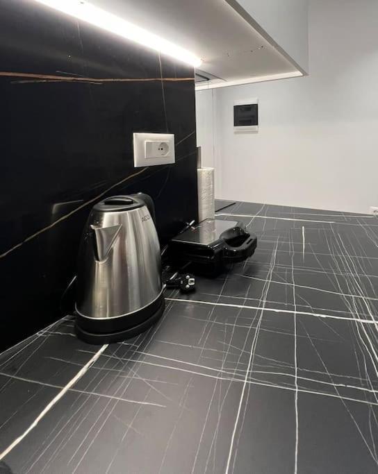 Spacious Apartment Ish-Blloku Area تيرانا المظهر الخارجي الصورة