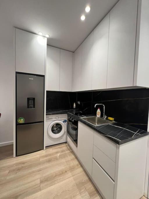 Spacious Apartment Ish-Blloku Area تيرانا المظهر الخارجي الصورة