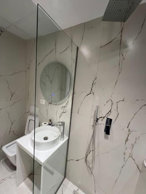 Spacious Apartment Ish-Blloku Area تيرانا المظهر الخارجي الصورة